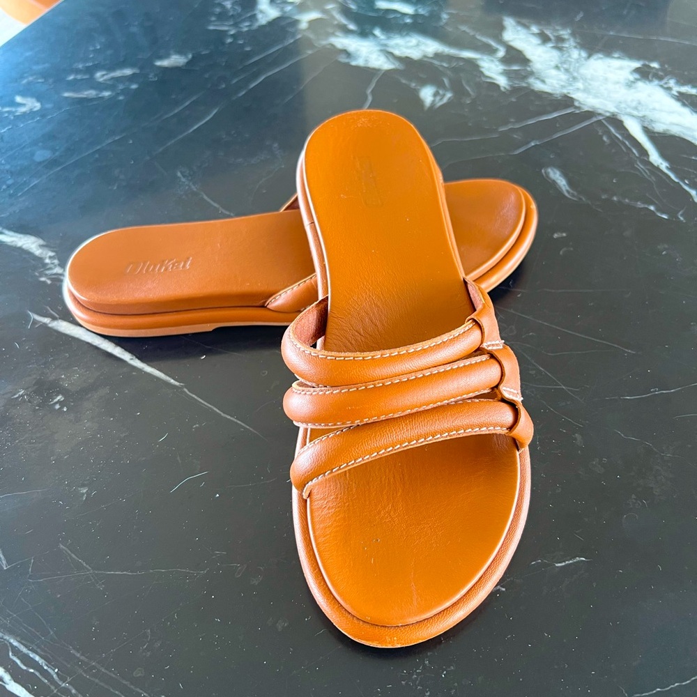 Olukai women’s sandals - size 8